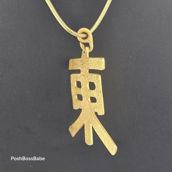 Vintage Long Gold Tone Necklace with Asian-Inspired Pendant - Picture 6 of 10